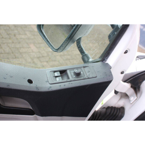 2018 Volkswagen Transporter-47401051