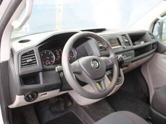 2018-volkswagen-transporter-1456175-47401052