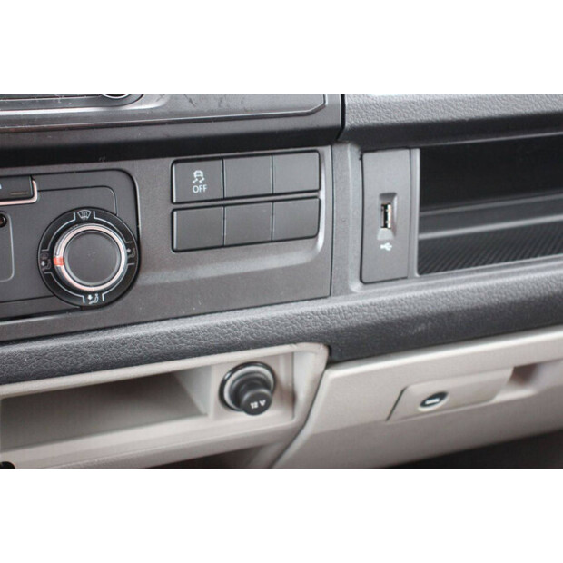 2018 Volkswagen Transporter-47401063