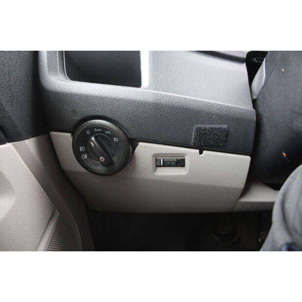 2018 Volkswagen Transporter-47401065