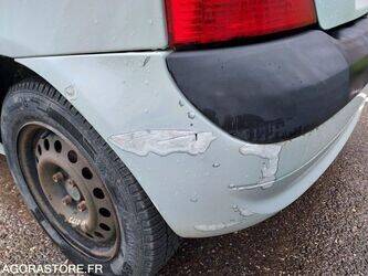 2005-renault-clio-1456279-47415697