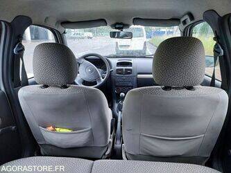 2005-renault-clio-1456279-47415699