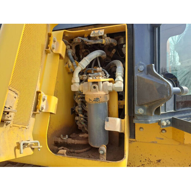 2018 Komatsu D61PXI-24-47418095