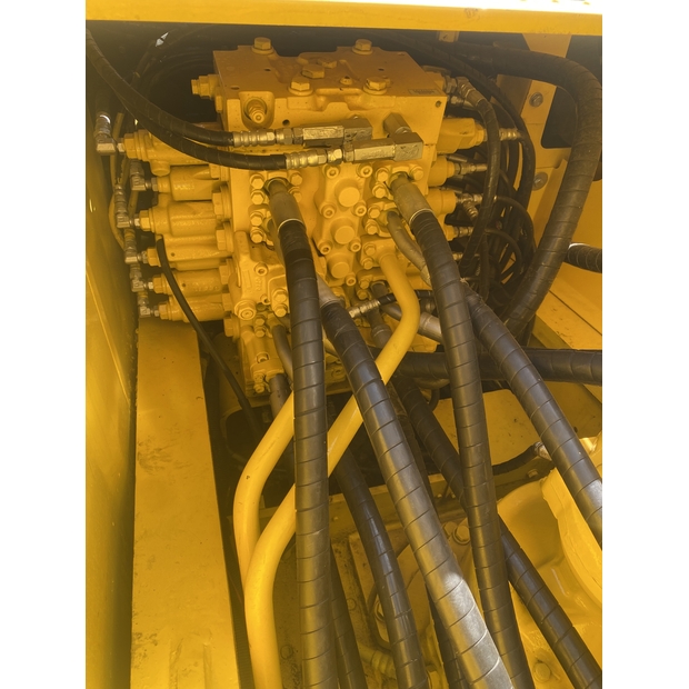 2025 Komatsu PC220LC-8-47419933