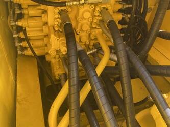 2025-komatsu-pc220lc-8-47419933