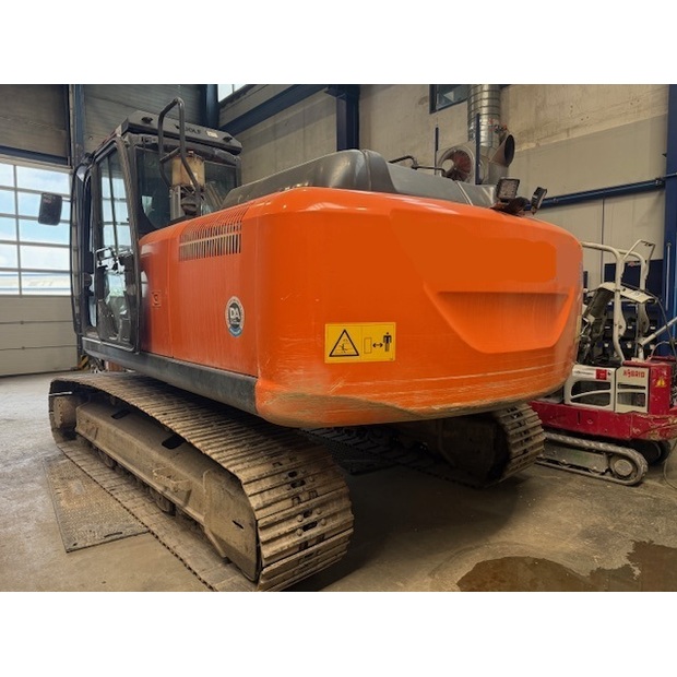 2018 Hitachi ZX210LC-6-47431471