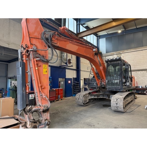 2018 Hitachi ZX210LC-6-47431473