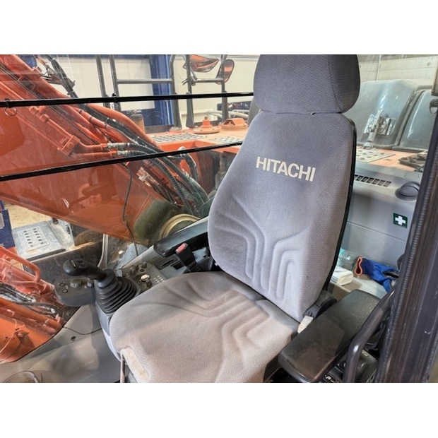 2018 Hitachi ZX210LC-6-47431474