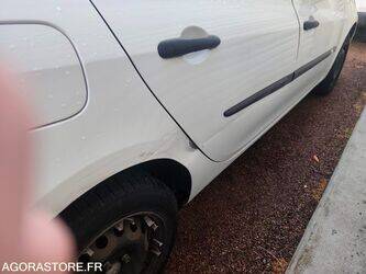 2008-renault-clio-3-47436791