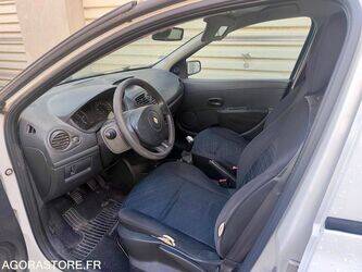 2008-renault-clio-3-47436795
