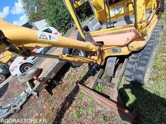 2002-komatsu-pc15r8-1456775-47436867