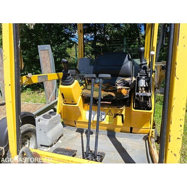 2002 كوماتسو PC15R8-47436871
