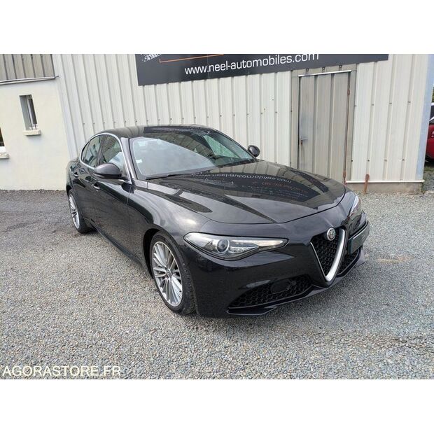 2016 Alfa Romeo GIULIA-47437186