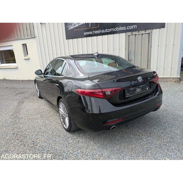 2016 Alfa Romeo GIULIA-47437187