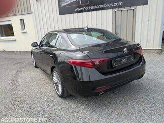 2016-alfa-romeo-giulia-47437187