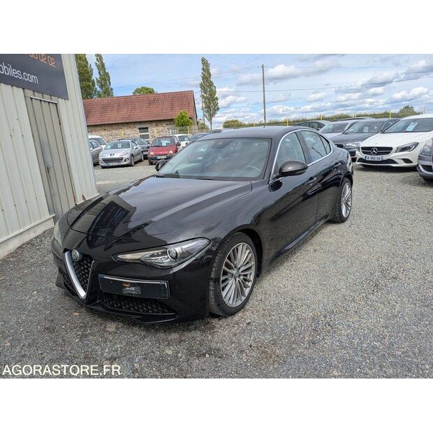2016 Alfa Romeo GIULIA-47437188
