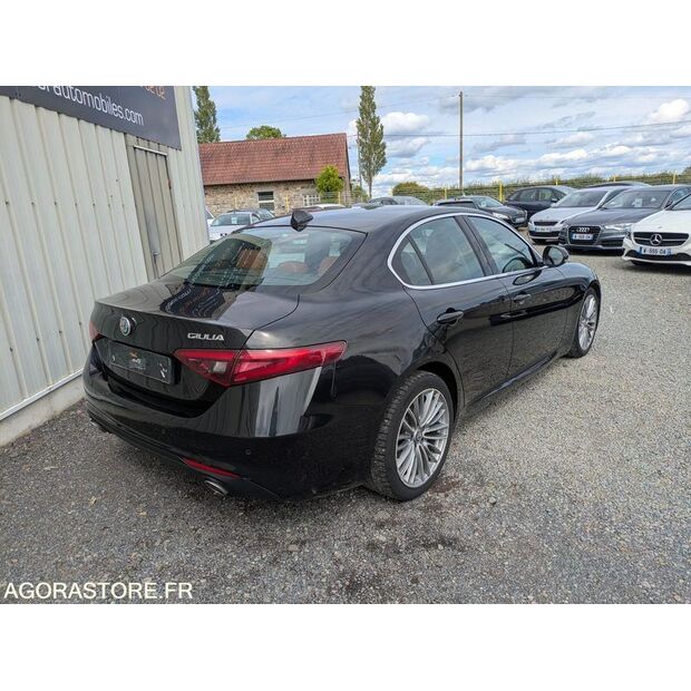 2016 Alfa Romeo GIULIA-47437189