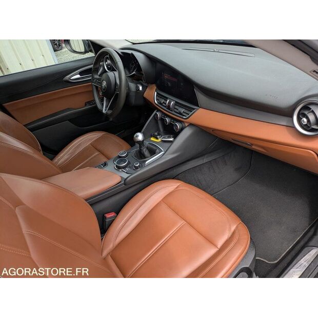 2016 Alfa Romeo GIULIA-47437193