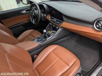 2016-alfa-romeo-giulia-47437193