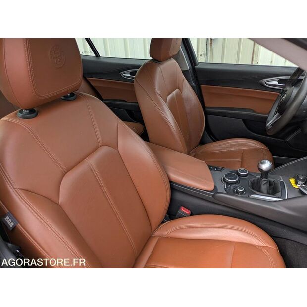 2016 Alfa Romeo GIULIA-47437194