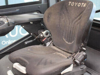 2015-toyota-40-8fd35n-1456827-47437983