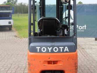 2014-toyota-8fbet16-1456834-47438177