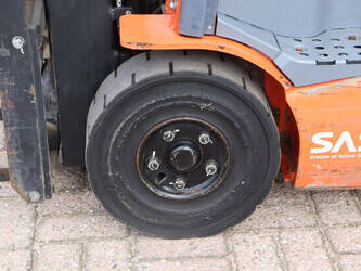 2014-toyota-8fbet16-1456834-47438186