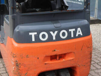 2014-toyota-8fbet16-1456834-47438189