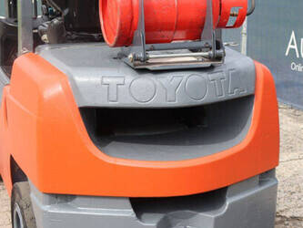 2017-toyota-02-8fgjf35-1456835-47438231