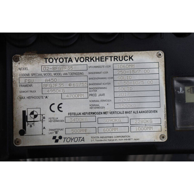 2017 Toyota 02-8FGJF35-47438243