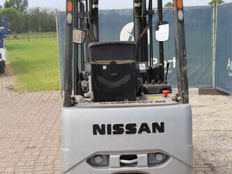 2011-nissan-1n1l18q-1456837-47438294