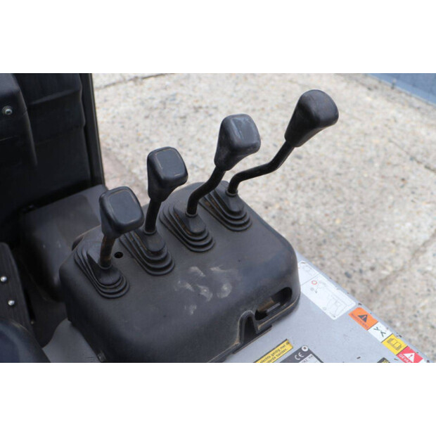 2011 NISSAN 1N1L18Q-47438316