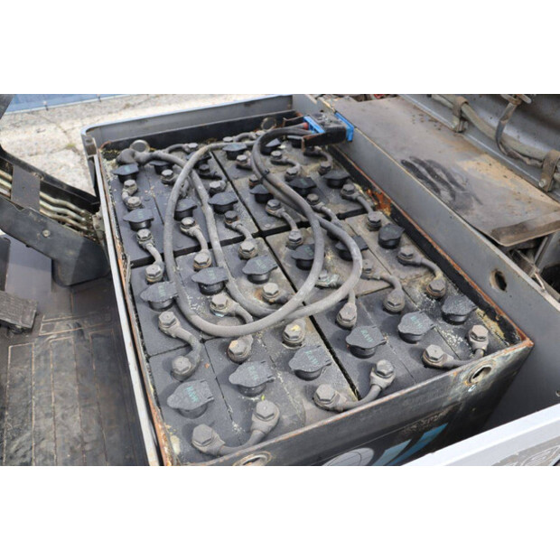2011 NISSAN 1N1L18Q-47438318