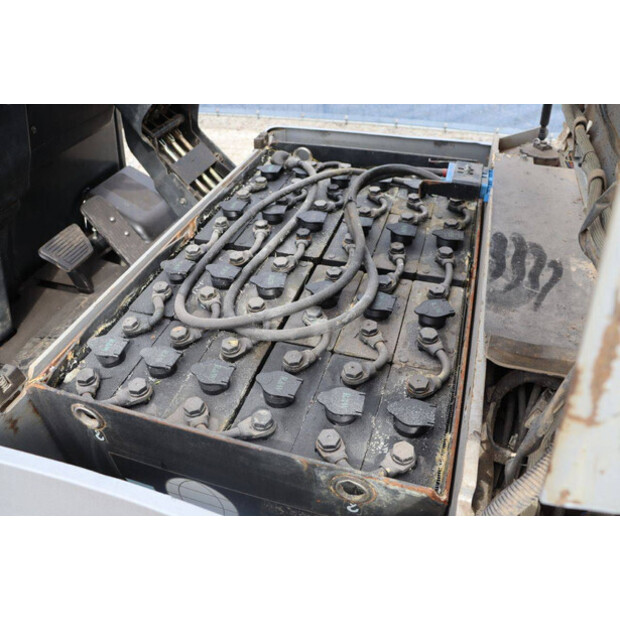 2011 NISSAN 1N1L18Q-47438319