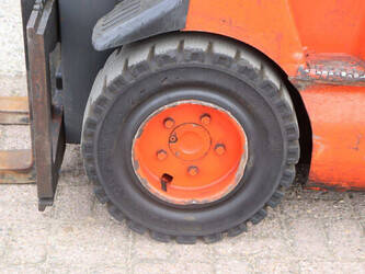 2005-linde-e30-03-600-1456839-47438379