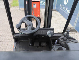 2005-linde-e30-03-600-1456839-47438383