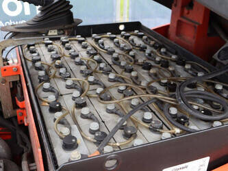 2005-linde-e30-03-600-1456839-47438395