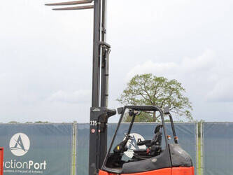 2005-linde-e30-03-600-1456839-47438400