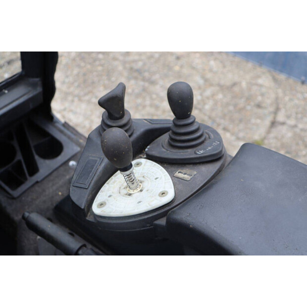 2011 Fenwick-Linde E30-03/600-47438433
