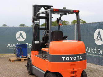 2010-toyota-7fbmf35-1456842-47438489