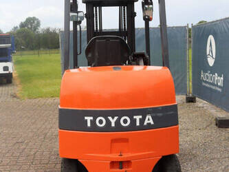 2010-toyota-7fbmf35-1456842-47438490
