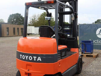 2010-toyota-7fbmf35-1456842-47438491