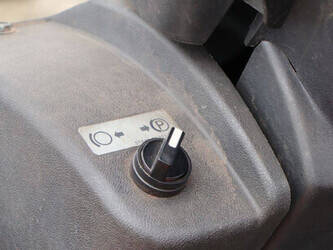 2010-toyota-7fbmf35-1456842-47438509