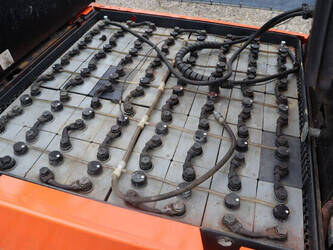 2010-toyota-7fbmf35-1456842-47438516