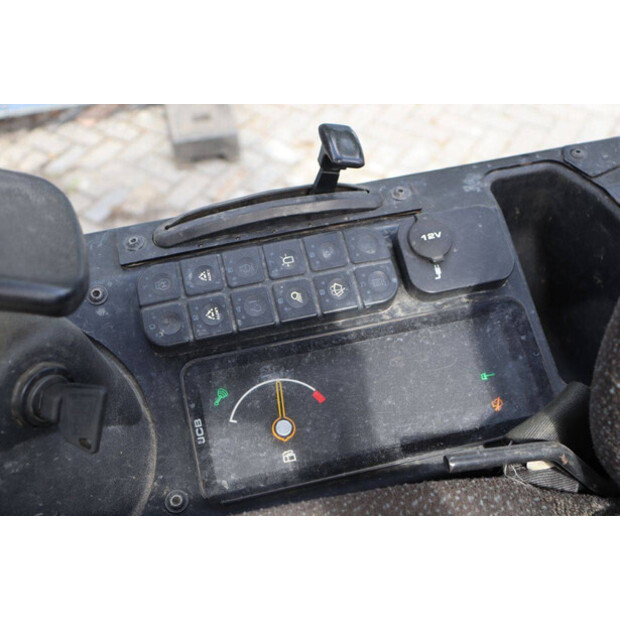 2018 جيه سي بي 19C-1-47439161