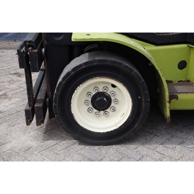 2001 كلارك CGP 50-47440384