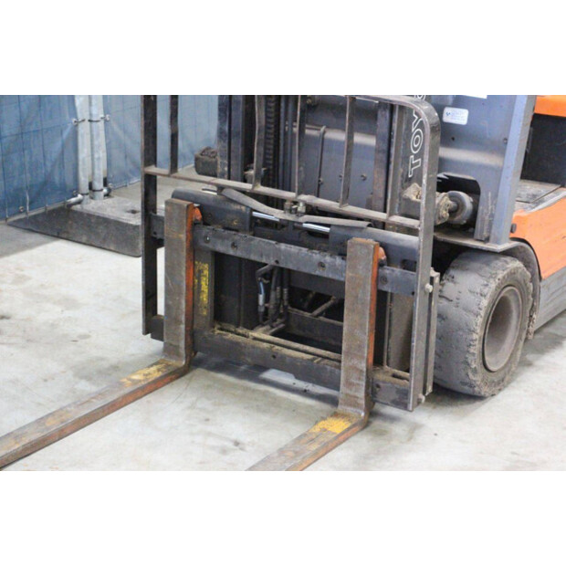 2000 Toyota 5FBE18-47440577