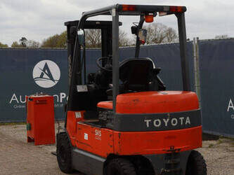 2010-toyota-7fbmf25-1456933-47441315