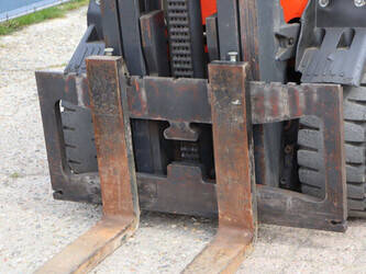 2005-linde-e30-03-600-1456946-47441786