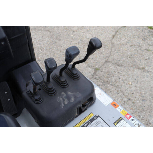 2011 NISSAN 1N1L18Q-47442005